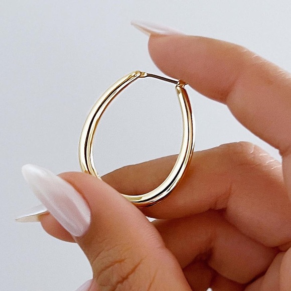 New Ana Luisa Cuidado Gold Hoop Earring - Picture 3 of 5